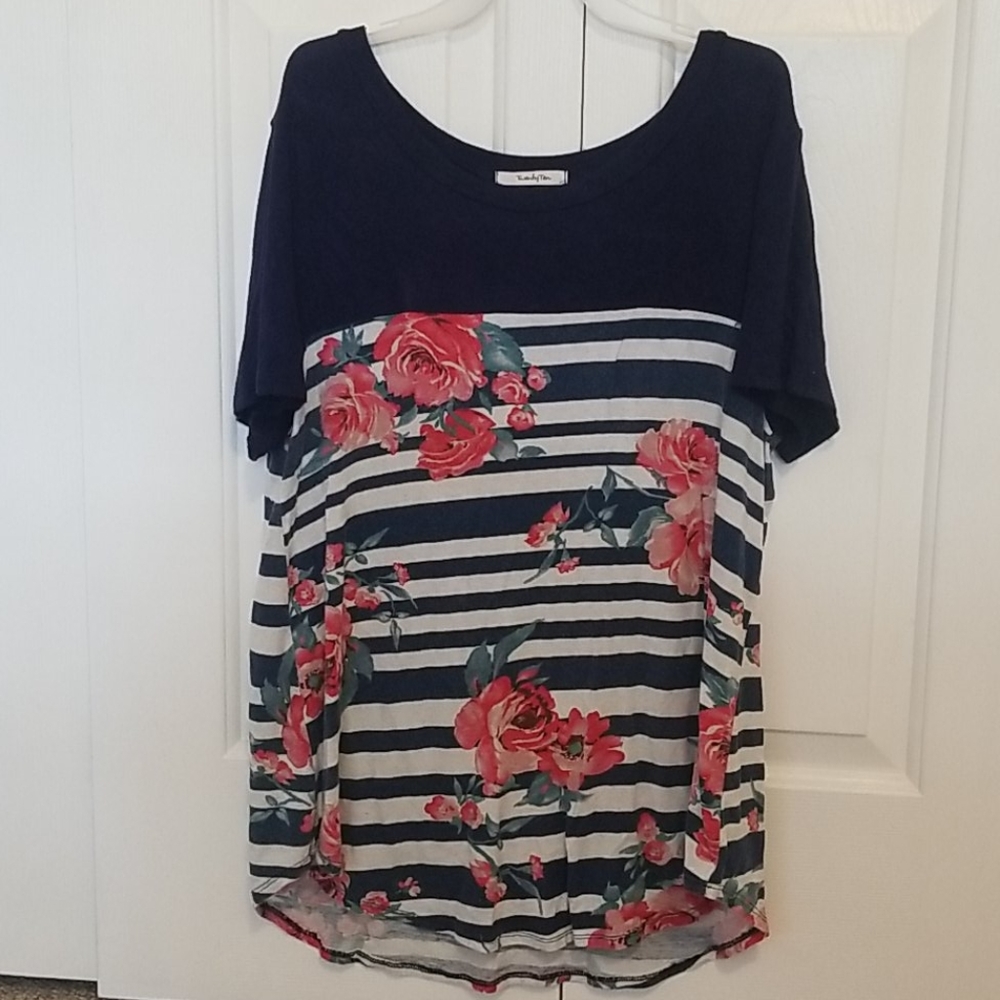 Cute women's boutique top size Large